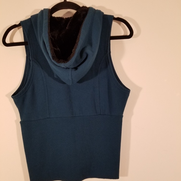 Guess hooded vest - Picture 3 of 7